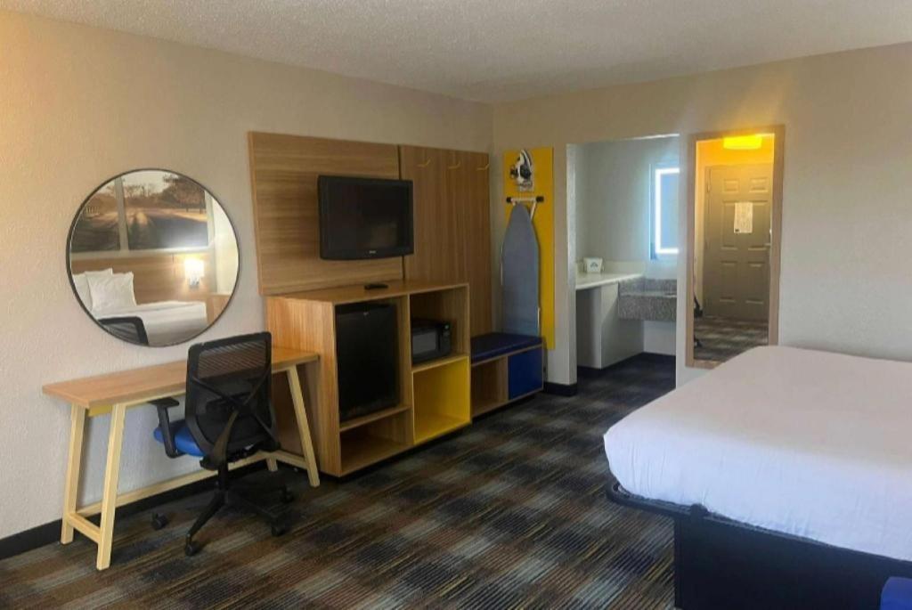 Hotel Days & Mobile Tillmans Corner