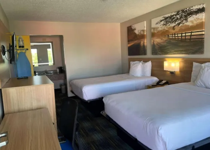 Days Inn & Suites
