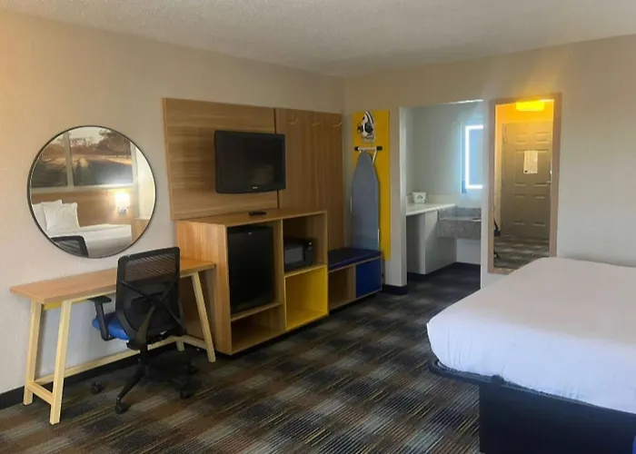 Days Inn & Suites