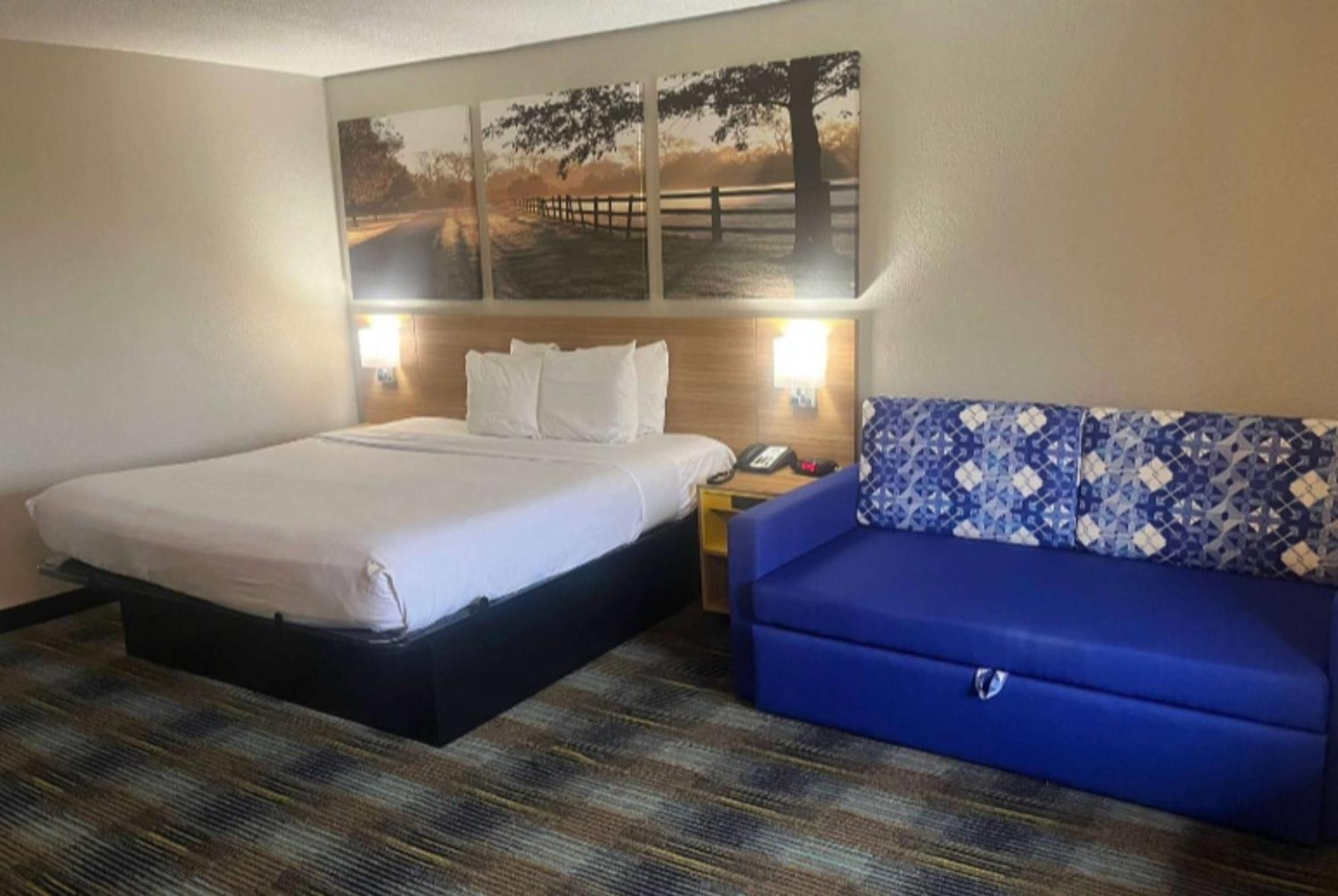 Hotel Days & Mobile Tillmans Corner